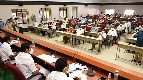 கரோனா தடுப்புப் பணி குறித்த ஆய்வுக் கூட்டம்.