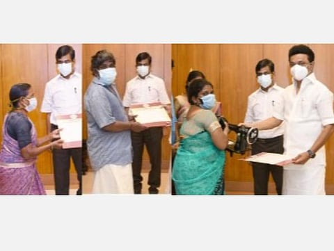 'உங்கள் தொகுதியில் முதலமைச்சர்' 4 லட்சம் மனுக்கள் வரிசைப்படுத்தப்பட்டன: பயனாளிகளுக்கு முதற்கட்ட உதவியை வழங்கினார் முதல்வர்