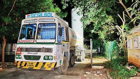 ரூர்கேலாவிலிருந்து 14 டன் ஆக்சிஜன் திருநெல்வேலி அரசு மருத்துவக் கல்லூரி மருத்துவமனைக்கு கொண்டுவரப்பட்டது.