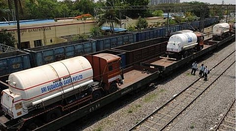 ஆக்சிஜன் எக்ஸ்பிரஸ் ரயில்கள்: ஒரே நாளில் 1000 மெட்ரிக் டன்ஆக்சிஜன் விநியோகம்