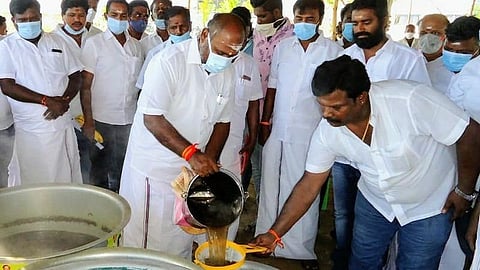 குளறுபடிகளைத் தவிர்க்க பழைய இ-பாஸ் முறையையே அமல்படுத்துக: முன்னாள் அமைச்சர் உதயகுமார்