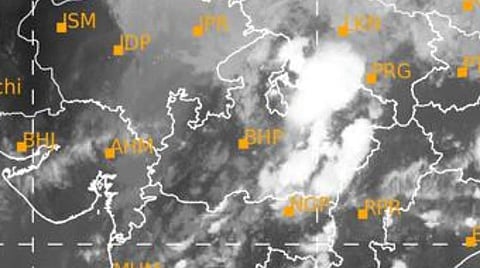 காற்றழுத்தமாக மாறி வடகிழக்காக நகரும் டவ்-தே புயல்: மிக பலத்த மழை எச்சரிக்கை