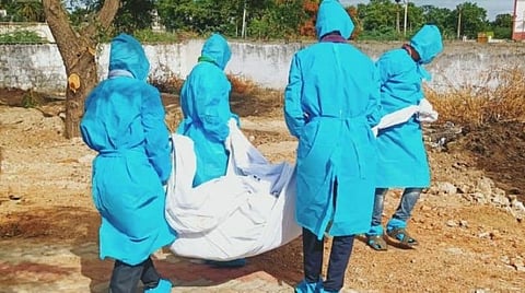 கரோனாவால் இறந்தோரை சமுதாயச் சடங்கு முறைப்படி நல்லடக்கம் செய்யும் இஸ்லாமிய தன்னார்வலர்கள்