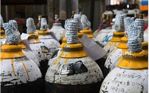 தமிழகத்தில் ஆக்சிஜன் விநியோகத்தை கண்காணிக்க தாரேஸ் அகமது தலைமையில் குழு அமைப்பு