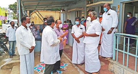 வேப்பனப்பள்ளி அரசு ஆரம்ப சுகாதார நிலையத்தில் நேற்று எம்எல்ஏ கே.பி.முனுசாமி ஆய்வு மேற்கொண்டார். அடுத்த படம் : பர்கூர் அரசு மருத்துவமனையில் நேற்று எம்எல்ஏ மதியழகன் ஆய்வு செய்தார்.