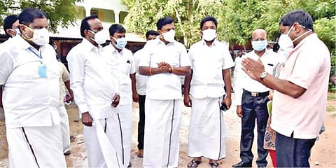 சென்னிமலை ஊராட்சி ஒன்றியம் பி.காசிபாளையம் ஆரம்ப சுகாதார நிலையத்தில் செய்தித்துறை அமைச்சர் சாமிநாதன். வீட்டுவசதித்துறை அமைச்சர் முத்துசாமி, மாவட்ட ஆட்சியர் கதிரவன் ஆகியோர் நேற்று ஆய்வு மேற்கொண்டனர்.