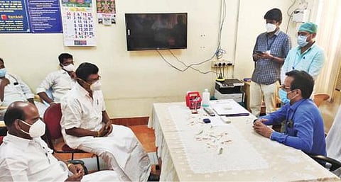 கிருஷ்ணகிரி அரசு மருத்துவமனையில் எம்பி செல்லகுமார் நேற்று ஆய்வு மேற்கொண்டார்.