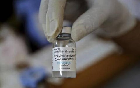 கரோனா தடுப்பூசி போட்டவர்கள் வெளிநாடுகளுக்கு செல்லும் பாஸ்போர்ட் விவகாரத்தில் முடிவு எடுக்கப்படவில்லை: மத்திய சுகாதாரத் துறை இணைச் செயலாளர் தகவல்