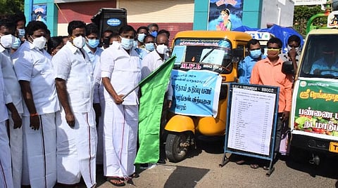 வாகனங்கள் மூலம் காய்கறி விற்பனையைத் தொடங்கிவைத்த அமைச்சர் கே.என்.நேரு.