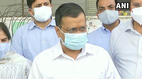 டெல்லி முதல்வர் அரவிந்த் கேஜ்ரிவால் நிருபர்களுக்கு பேட்டி அளித்த காட்சி | படம் ஏஎன்ஐ