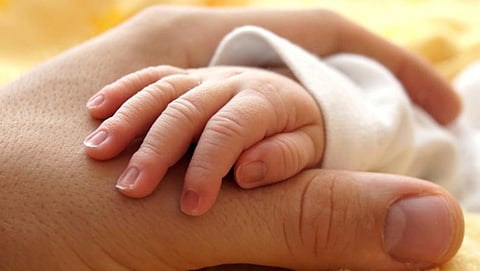 வேலூர் அருகே எரிந்த நிலையில் அட்டைப் பெட்டியில் குழந்தை உடல் மீட்பு