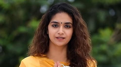 கட்டாயத் தேவையின்றி வெளியே செல்லாதீர்கள்: கீர்த்தி சுரேஷ் வேண்டுகோள்