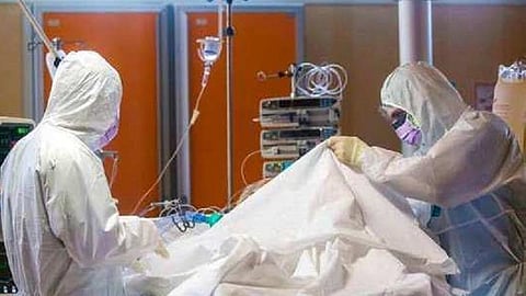 கரோனா தொற்றாளர் சடலம் மாற்றி ஒப்படைத்து எரிப்பு: திருப்பூரில் குடும்பத்தினர் அதிர்ச்சி- போலீஸ், வருவாய்த்துறையினர் விசாரணை