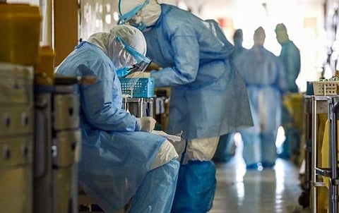 சுகாதாரத் துறை உத்தரவை மீறி பணியில் ஈடுபடுத்தியதால் கர்ப்பிணி மருத்துவர் உயிரிழப்பு- கரோனா பணியில் இருந்து கர்ப்பிணிகளுக்கு விலக்கு: தமிழக அரசுக்கு மருத்துவர்கள், செவிலியர்கள் வேண்டுகோள்