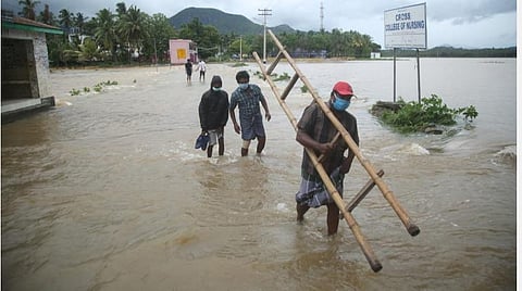 கன்னியாகுமரியில் இரு நாட்களாக சூறைக் காற்றுடன் விடாமல் மழை: வீடுகளில் வெள்ளம்