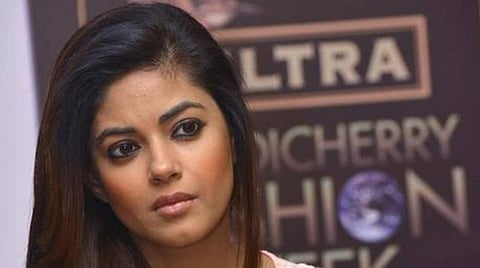 கரோனா தடுப்பூசியால் உருவான சர்ச்சை: மீரா சோப்ரா விளக்கம்