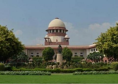 கரோனா தடுப்பூசி செலுத்துவதில் குளறுபடி: மத்திய அரசுக்கு உச்ச நீதிமன்றம் கேள்வி