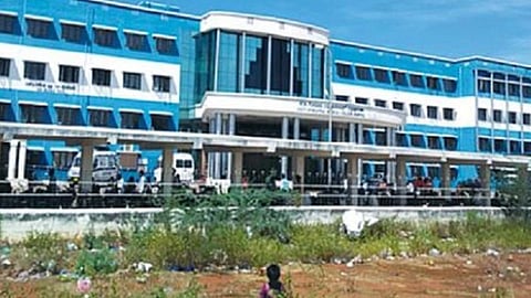 சிவகங்கை அரசு மருத்துவமனையில் அனைத்து நோயாளிகளுக்கும் ஒரே இடத்தில் முன்பதிவு மையம்: கர்ப்பிணிகளுக்கு கரோனா பரவும் அபாயம்