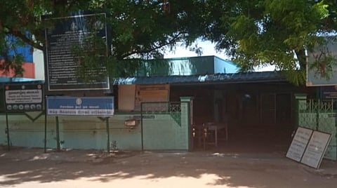 சிவகங்கை மாவட்டத்தில் தடுப்பூசி இல்லை: அரசு மருத்துவமனை, ஆரம்ப சுகாதார நிலையங்களில் பாதியில் நிறுத்தப்பட்ட தடுப்பூசி செலுத்தும் பணி