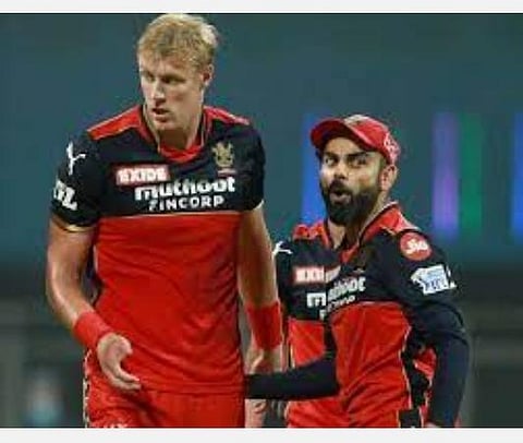 ஆர்சிபி கேப்டன் விராட் கோலி, கெயில் ஜேமிஸன் | கோப்புப் படம்.