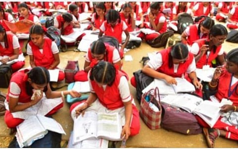 தமிழகத்தில் பிளஸ் 2 தேர்வு நடக்குமா? நாளை அமைச்சர் அன்பில் மகேஸ் தலைமையில் முக்கிய ஆலோசனை