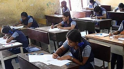 பள்ளி மாணவர்களைப் பொது நுழைவுத் தேர்வுகளால் மூழ்கடிக்கப் போகிறோமா?