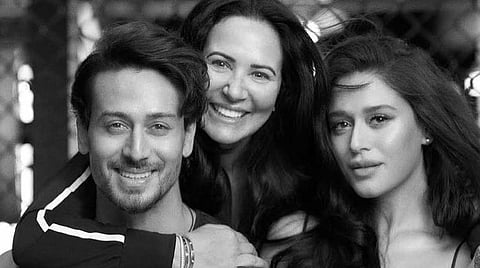 மகன், மகளுடன் ஆயிஷா.