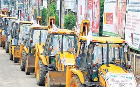 ஊரடங்கால் தென்மாவட்டங்களில் 20 ஆயிரம் ஜேசிபி இயந்திரங்கள் முடக்கம்: தவணை செலுத்துவதை 6 மாதங்களுக்கு தள்ளிவைக்க கோரிக்கை