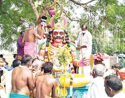 செங்கம் அடுத்த பேயாலம்பட்டு கிராமத்தில் முனியப்பன் கோயிலில் குடமுழுக்கு விழா நேற்று நடைபெற்றது.