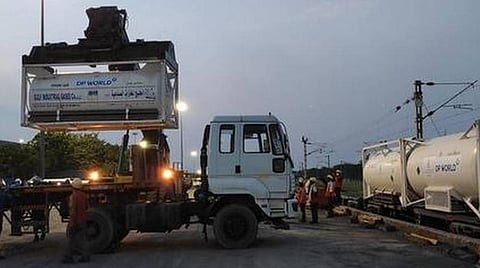 தமிழகத்துக்கு 2,711 மெட்ரிக் டன் ஆக்சிஜன் விநியோகம்: ரயில்வே நடவடிக்கை