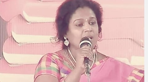 கரோனாவால் மாணவர்களைப் பிரிந்து வாடும் ஆசிரியர் பாடிய பாடல்: இணையத்தில் வைரல்