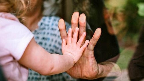 கரோனாவால் பெற்றோரை இழந்த குழந்தைகளின் பாரம்பரிய சொத்தை பாதுகாக்க வேண்டும்: மத்திய அரசு