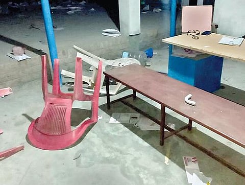 வந்தவாசியில் சூறையாடப்பட்ட மார்க்சிஸ்ட் கம்யூனிஸ்ட் கட்சி அலுவலகம்.