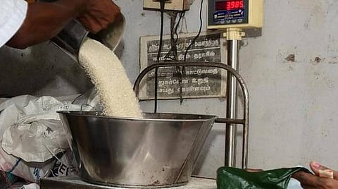 ரேஷன் கடைகளில் நிவாரணம், மளிகை தொகுப்பு ஜூன் 15 முதல் பெறலாம்: அமைச்சர் அர.சக்கரபாணி அறிவிப்பு