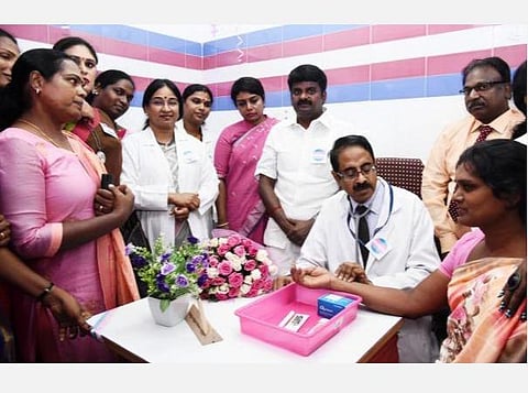 கரோனா தடுப்பூசியில் மூன்றாம் பாலினத்தவருக்கு முன்னுரிமை: உயர் நீதிமன்றம் உத்தரவு