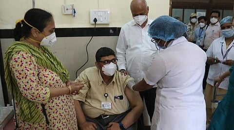 கோவிட் தொற்று; எத்தனை நாட்களுக்குப் பிறகு தடுப்பூசி போடலாம்? - அடிக்கடி எழும் கேள்விகளுக்கு விரிவான பதில்