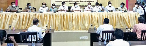 திருப்பூர் மாவட்டத்தில் கரோனா தொற்று பரவலை தடுக்க கிராமங்களில் 100 குடும்பங்களுக்கு ஒரு கண்காணிப்புக் குழு: நகர்ப்புற வளர்ச்சித் துறை அமைச்சர் கே.என்.நேரு தகவல்