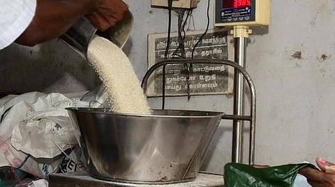 மத்திய அரசு சார்பில் நபர் ஒருவருக்கு ஒதுக்கீடு செய்த 5 கிலோ கூடுதல் அரிசி மொத்தமாக வழங்க முடிவு :