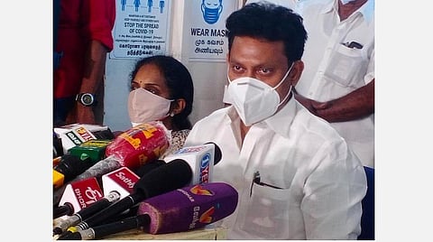 அரசுப்பள்ளி தலைமை ஆசிரியர்கள், பணியாளர்கள் ஜூன் 14 முதல் பள்ளிக்கு வர அரசு உத்தரவு