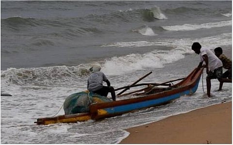 மீன்பிடித் தடைக்காலம் ஜூன் 14-ல் முடிவடைகிறது: தூத்துக்குடியில் 3 மாதங்களுக்கு பிறகு கடலுக்கு செல்ல தயாராகும் விசைப்படகு மீனவர்கள்