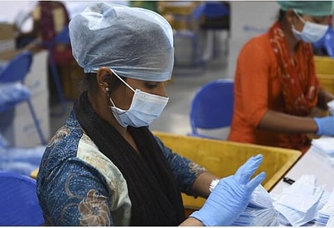 மருத்துவர் பரிந்துரை இல்லாமல் கரோனா மருந்துகளைப் பொதுமக்களுக்கு விற்கக் கூடாது: மருந்தகங்களுக்கு கோவை ஆட்சியர் எச்சரிக்கை