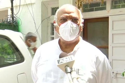 பாஜகவுக்கு தாவியவுடன் காங்கிரஸ் கொள்கை தவறாகி விட்டதா? -ஜிதின் பிரசாதாவுக்கு கார்கே சரமாரி கேள்வி