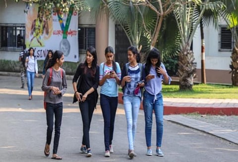 உயர்கல்வி மொத்த சேர்க்கை விகிதம் 2019-20இல் அதிகரிப்பு; மாணவிகளின் பங்களிப்பும் உயர்வு- மத்திய அரசு தகவல்