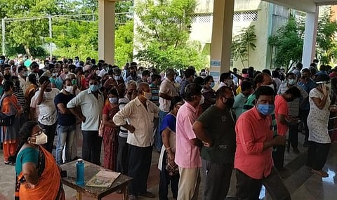 நெல்லையில் தடுப்பூசி மையங்களில் கடும் கூட்டம்: திணறிய செவிலியர்கள்