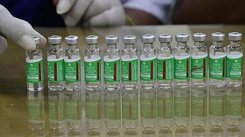 கோவிஷீல்டு 2 டோஸ்களுக்கான இடைவெளியை அதிகரித்தது ஏன்? - மத்திய அரசு விளக்கம்