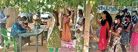 பாலாறு அணைக்கட்டு இலங்கை அகதிகள் முகாமில் ஆய்வு நடத்திய மாநில குழந்தை பாதுகாப்பு ஆணைய உறுப்பினர் ராமராஜ்.