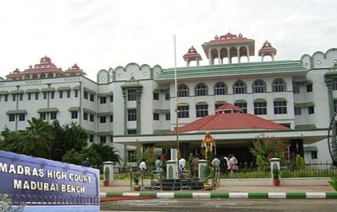 கூட்டுறவு சங்கங்கள் கலைப்பு விவகாரத்தில் தற்போதைய நிலையே நீடிக்க வேண்டும்: உயர் நீதிமன்றம் உத்தரவு