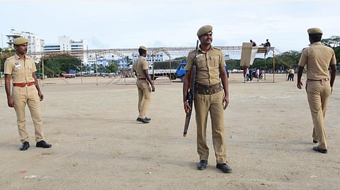 தகவல்களை முழுமையாகச் சேகரிப்பதோடு காவல் நிலையங்களின் செயல்பாட்டையும் கண்காணிக்க வேண்டும்: உளவுத் துறைக்குக் காவல் ஆணையர் அறிவுறுத்தல்