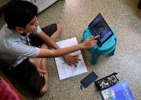 ‘‘இல்லமே முதல் பள்ளி, பெற்றோரே முதல் ஆசிரியர்’’- வீட்டிலேயே ஆன்லைன் கல்வி: வழிகாட்டுதல்கள் வெளியீடு