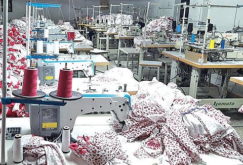 சரிவில் இருந்து பின்னலாடைத் துறையை மீட்க உள்நாட்டு உற்பத்தியை அனுமதிக்க வேண்டும்: திருப்பூர் தொழில்துறையினர் எதிர்பார்ப்பு